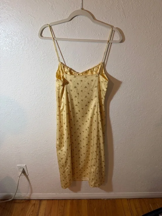 Backyard roses maya satin yellow floral midi dress - Picture 5 of 5